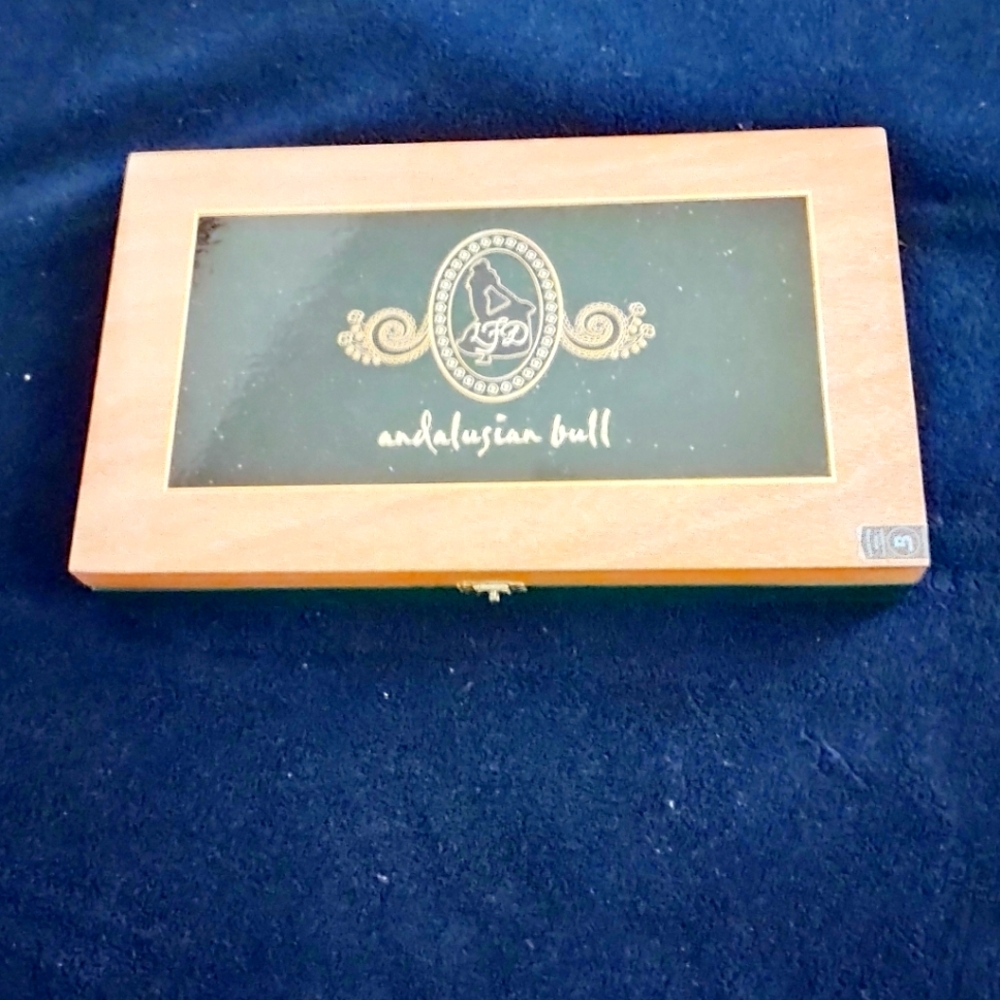 Andalusian Bull cigar box